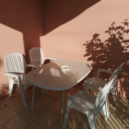Blue Place W. Terrace Apartment *